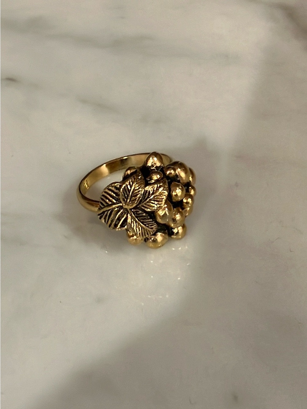 {like new} Vintage Sarah Coventry Golden Grapes adjustable ring